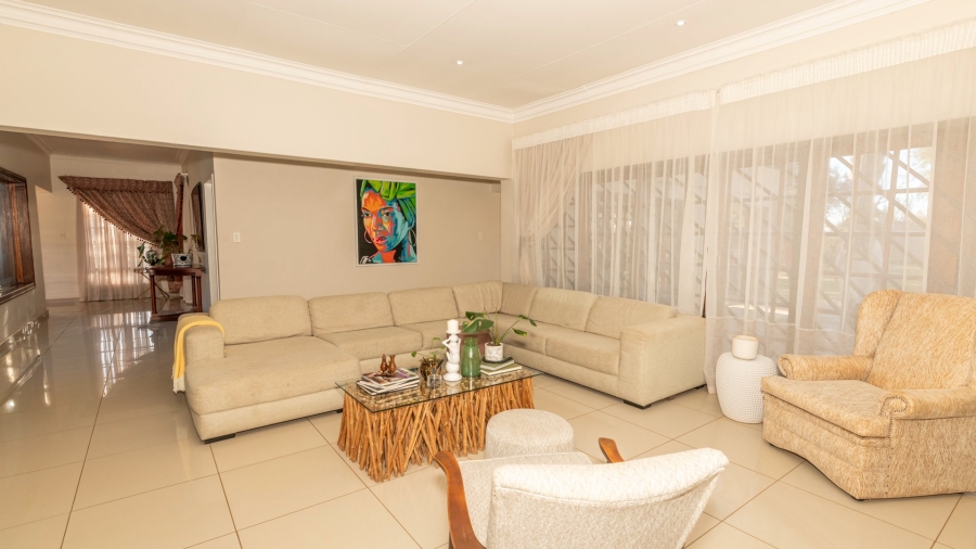 6 Bedroom Property for Sale in Wilkoppies North West